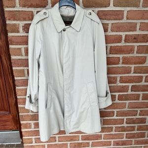 Beautiful beige men’s trenchcoat size 42 long unisex